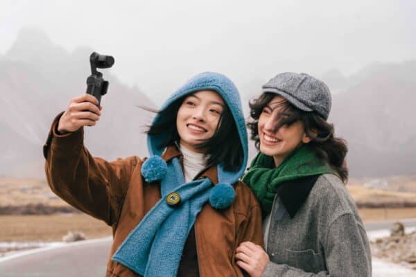 Điểm đáng chú ý nhất trên Insta360 Luna Ultra là camera chính sử dụng cảm biến 1 inch