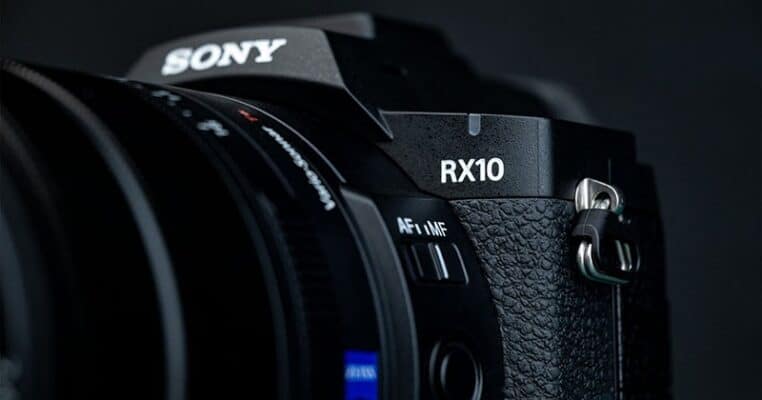 Ra mắt Sony RX10 V