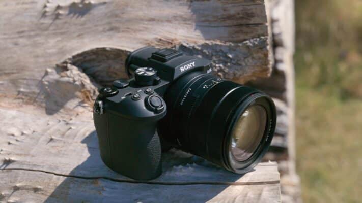 Ra mắt Sony RX10 V