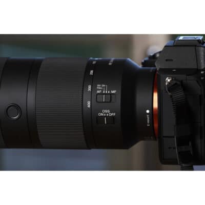 Sony trang bị hệ thống Dual Linear Motor trên Sony FE 100-400mm f/5.6-8 OSS nhằm tăng tốc độ và độ chính xác khi lấy nét.