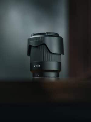 Một trong những điểm đáng chú ý của TTArtisan 85mm f/1.8 Neo là thiết kế vô cùng gọn nhẹ