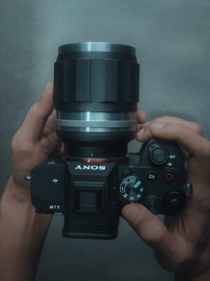 TTArtisan AF 85mm f/1.8 Neo được trang bị motor STM