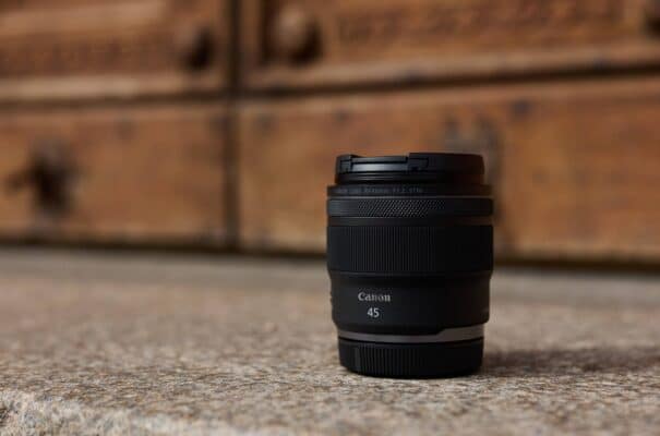 Canon EOS R6 nên đi với RF 45mm hay RF 85mm?