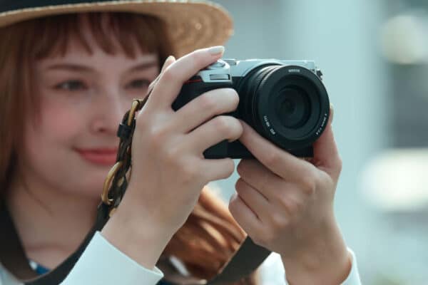 Nikon Z5 IIC sử dụng cảm biến FX BSI CMOS 24,5MP, phù hợp với nhiều nhu cầu từ chân dung, du lịch, lifestyle đến street photography.