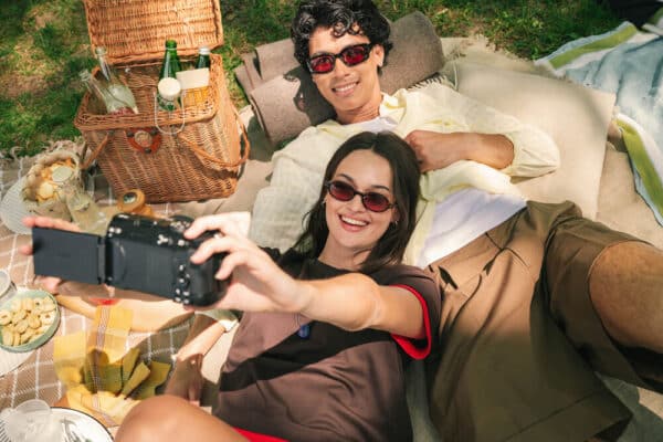 Nikon Z5 IIC hỗ trợ tốc độ chụp liên tiếp lên tới 30 fps trong chế độ tương thích, phù hợp với các tình huống chuyển động nhanh.