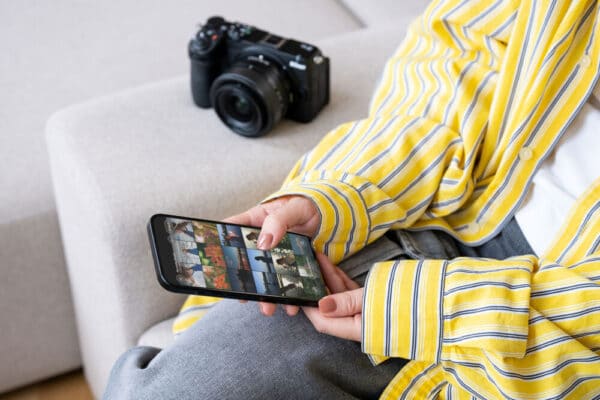 Nikon Z5 IIC hỗ trợ N-RAW 12-bit, phù hợp với người dùng muốn giữ nhiều dữ liệu hình ảnh hơn cho quá trình chỉnh màu và hậu kỳ.