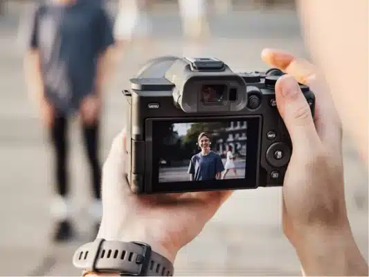 Ra mắt Canon EOS R8 Mark II sử dụng Dual Pixel CMOS AF II, hỗ trợ nhận diện người, động vật và phương tiện.