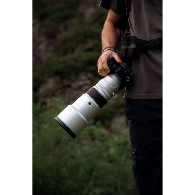 Fujifilm XF 400mm f/4.5 R LM OIS WR phù hợp nhất với người dùng Fujifilm X Series thường xuyên chụp wildlife, chim chóc, thể thao, motorsport, hàng không hoặc các chủ thể ở khoảng cách xa.