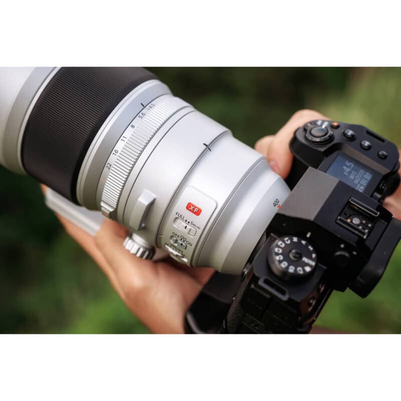 Fujifilm trang bị cho Fujifilm XF 400mm f/4.5 R LM OIS WR 5 cấu trúc quang học gồm 21 thấu kính chia thành 14 nhóm, trong đó có 4 thấu kính ED và 2 thấu kính Super ED.