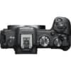 Canon EOS R8 Mark II nhìn từ trên xuống, vòng xoay chế độ và hot shoe