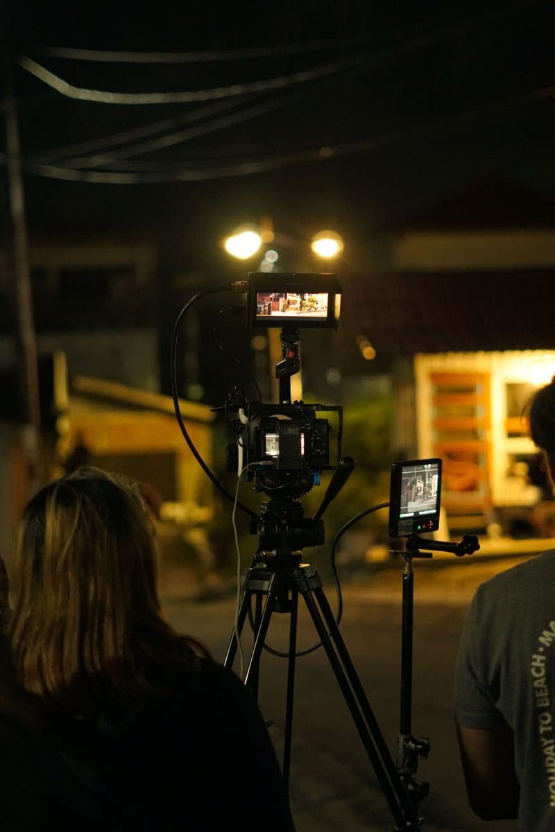 Quay video ban đêm với máy trên chân máy – cài đặt Canon RP quay thiếu sáng