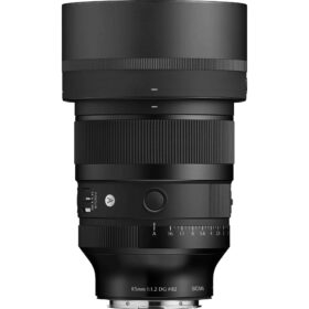 Sigma 85mm f/1.2 DG Art For Sony E nhìn chính diện, gắn hood