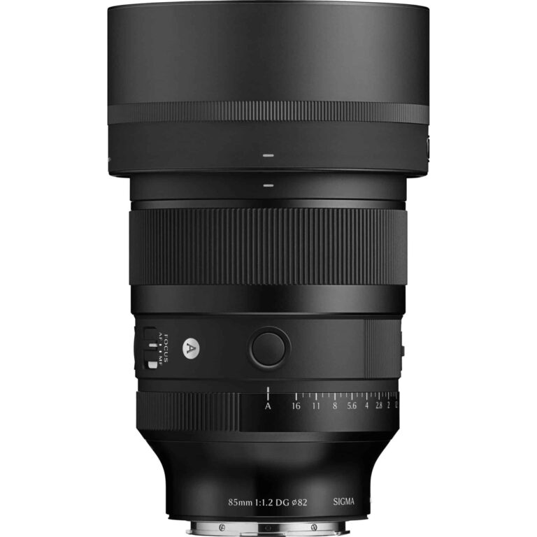 Sigma 85mm f/1.2 DG Art For Sony E nhìn chính diện, gắn hood