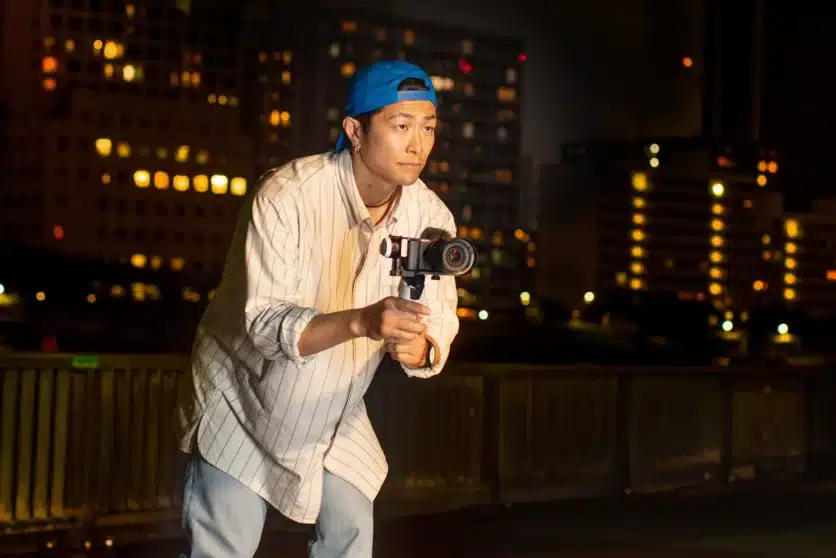 Tamron 16-50mm F2.8 A For Sony E sử dụng khi quay video